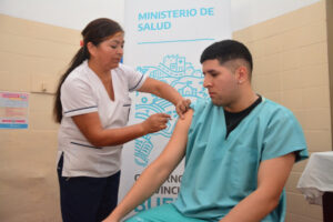 Fortalece la agenda sanitaria con vacunación