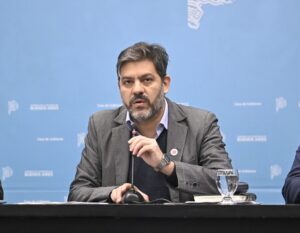 Bianco confirmó que Kicillof viaja a España