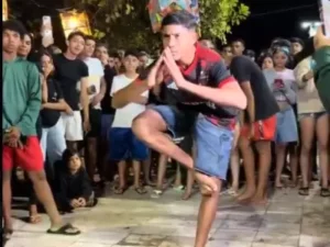 “Farmear aura”: la tendencia de TikTok que llegó a las plazas