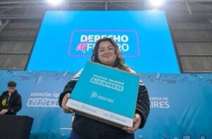Netbooks y pavimento llegan a Exaltación de la Cruz