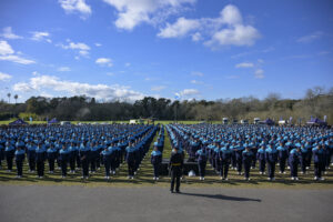 Más de 2.600 futuros policías juraron fidelidad a la bandera