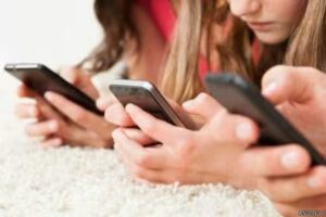 Regulan el uso de celulares en las escuelas secundarias